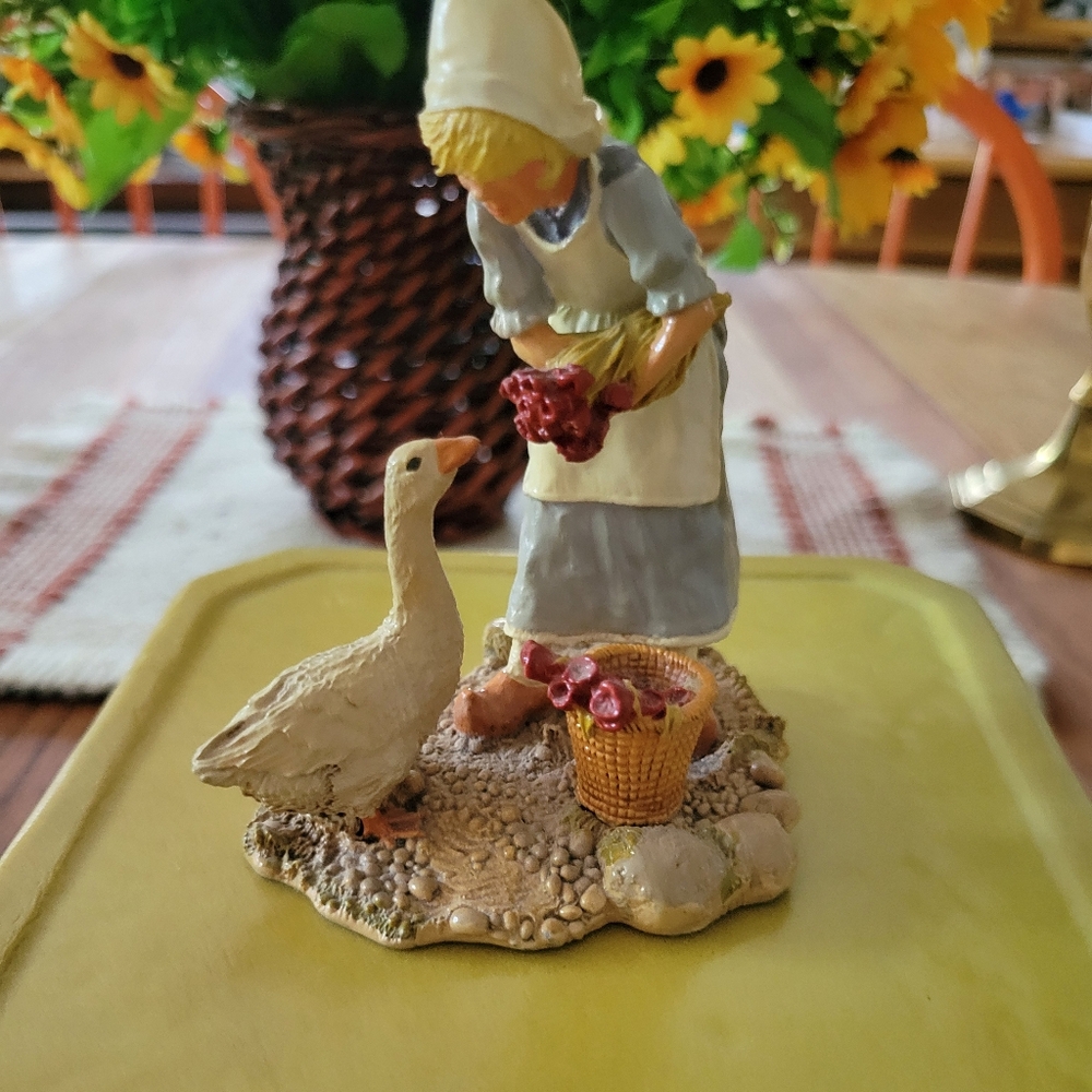 Franklin Mint Children of the World Figurines - Picture 11 of 12